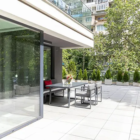 The Terrace Lounge By Rv *