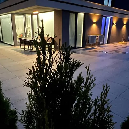 The Terrace Lounge Apartment *