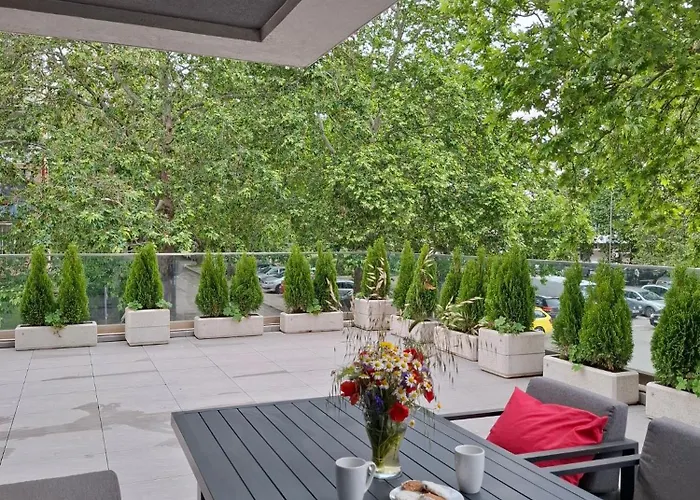 The Terrace Lounge By Rv Apartment *