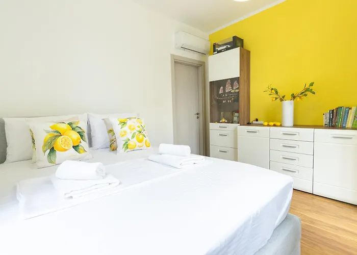 The Terrace Lounge By Rv Apartment